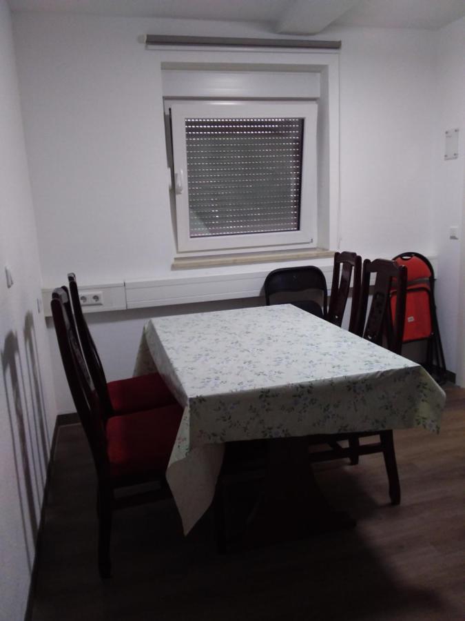 Nguyen Le 3 Schlafzimmer, 7 Bette,Dusche, 2 Wc , Kueche Ab 2 Uebernachtungen Neukirch  المظهر الخارجي الصورة